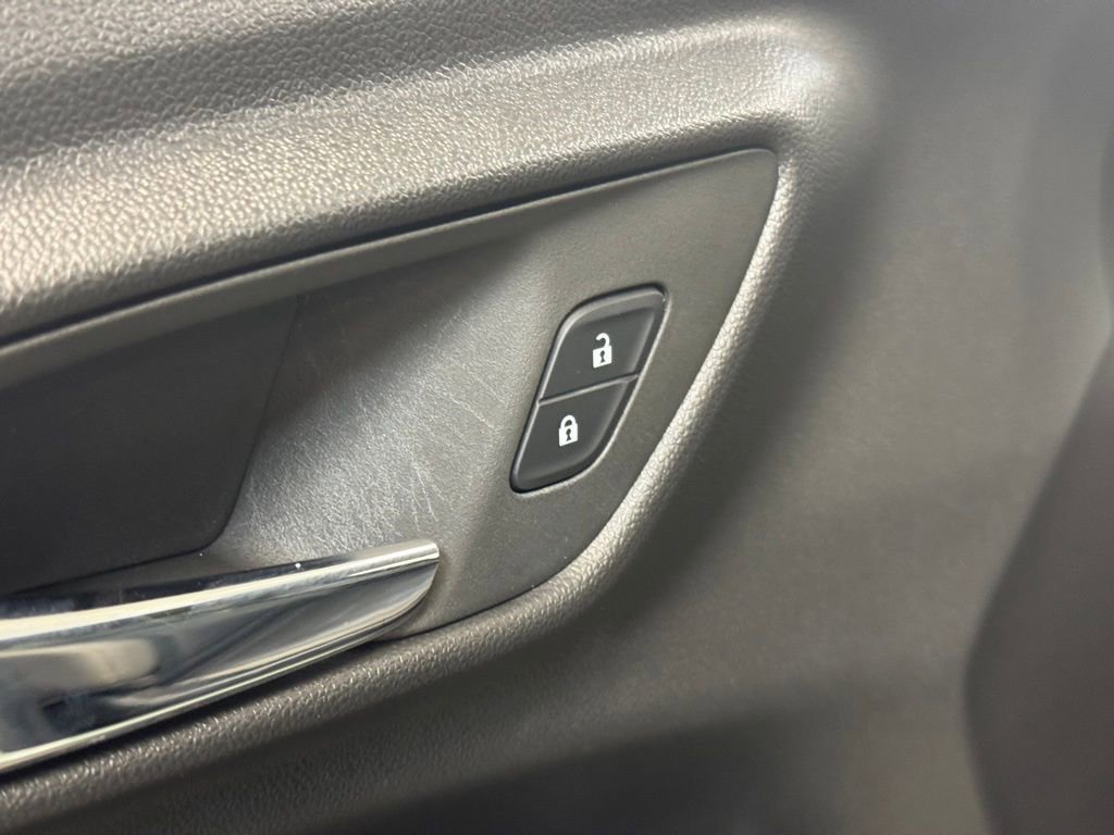 Used 2025 Chevrolet Trax ACTIV w/ Sunroof Package image 9