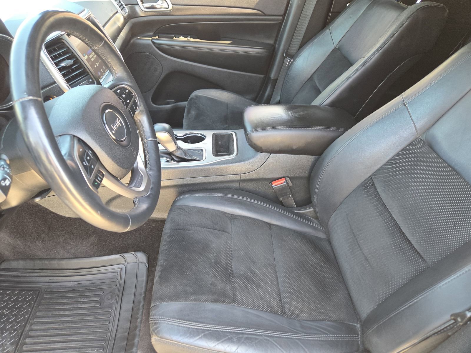 Used 2018 Jeep Grand Cherokee Altitude RWD image 16