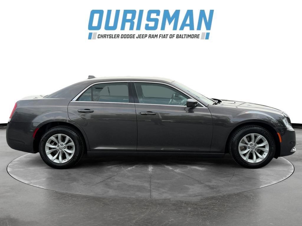 Used 2023 Chrysler 300 Touring RWD image 7