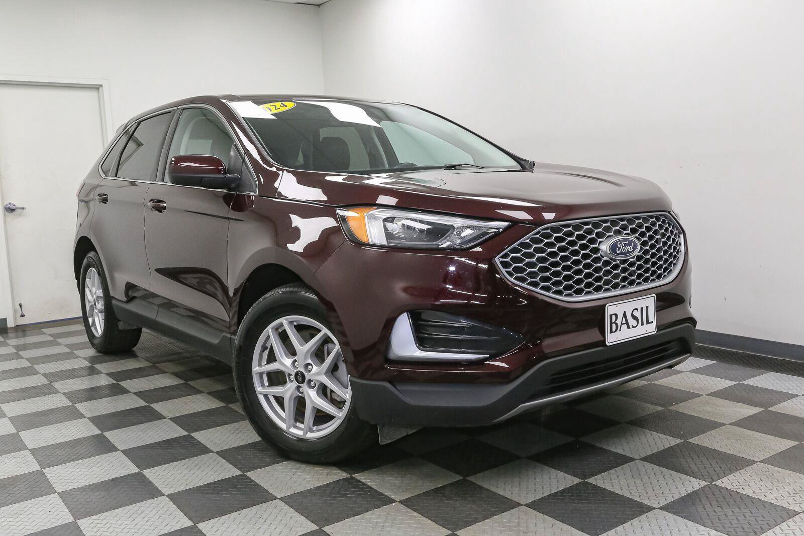Used 2024 Ford Edge SEL AWD/4WD image 2