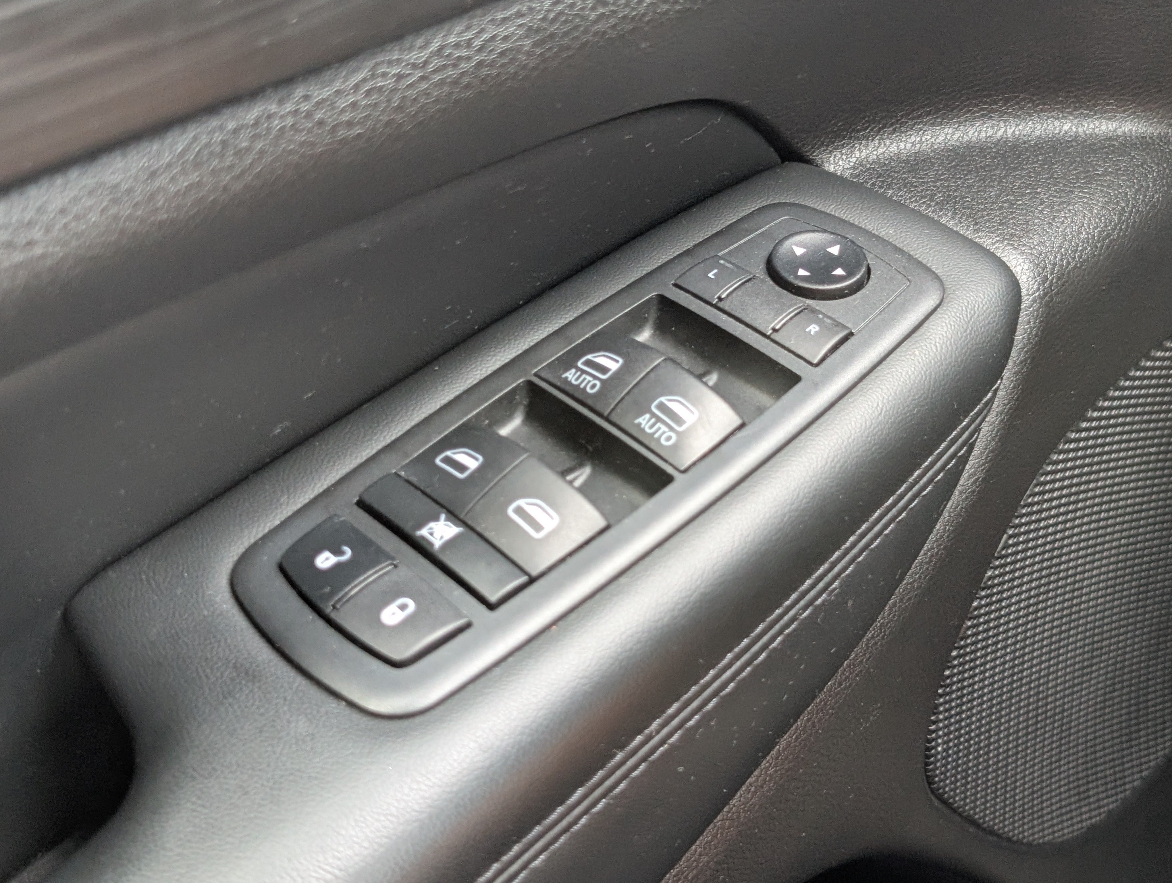 Used 2021 Jeep Grand Cherokee Laredo AWD/4WD image 23