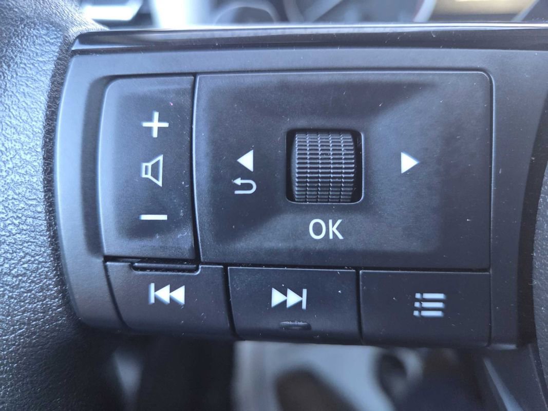 Used 2023 Nissan Rogue SV AWD/4WD image 10