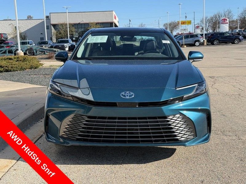 Used 2025 Toyota Camry XLE AWD/4WD image 8