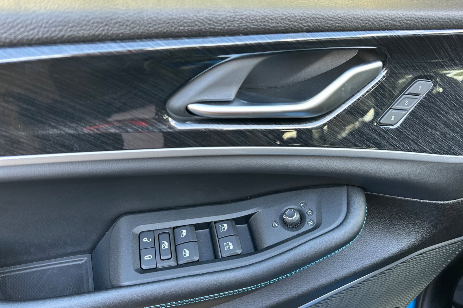 New 2023 Jeep Grand Cherokee Trailhawk w/ Advanced Protech Group II image 10