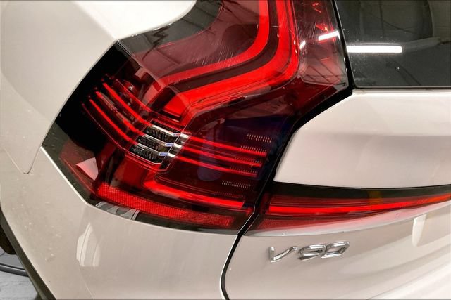 Certified 2025 Volvo V90 B6 Cross Country Plus AWD/4WD image 32