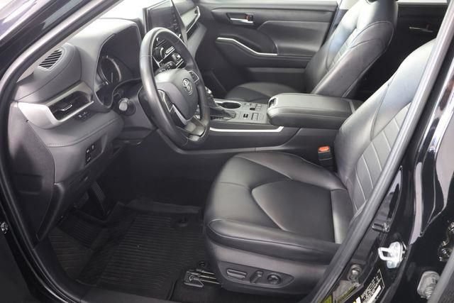 Used 2024 Toyota Highlander XLE AWD/4WD image 21