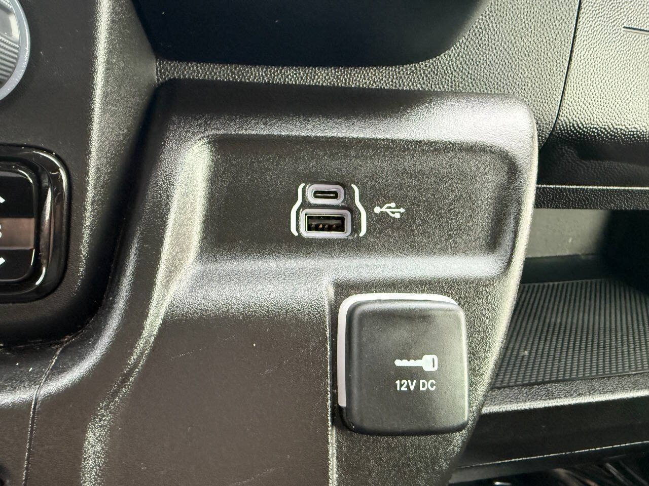 Used 2025 RAM ProMaster 2500 w/ Convenience Group FWD image 38