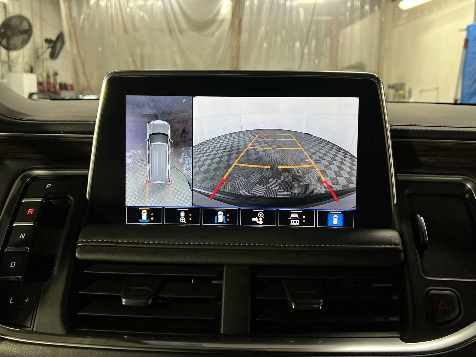 Used 2021 Chevrolet Tahoe LT w/ LT Signature Package image 18