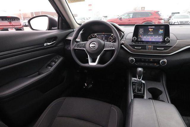 Used 2025 Nissan Altima 2.5 SV image 22