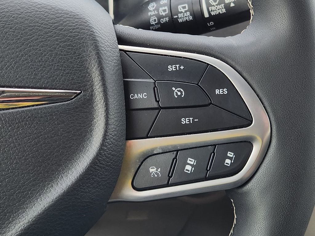 Used 2024 Chrysler Pacifica Touring-L image 28