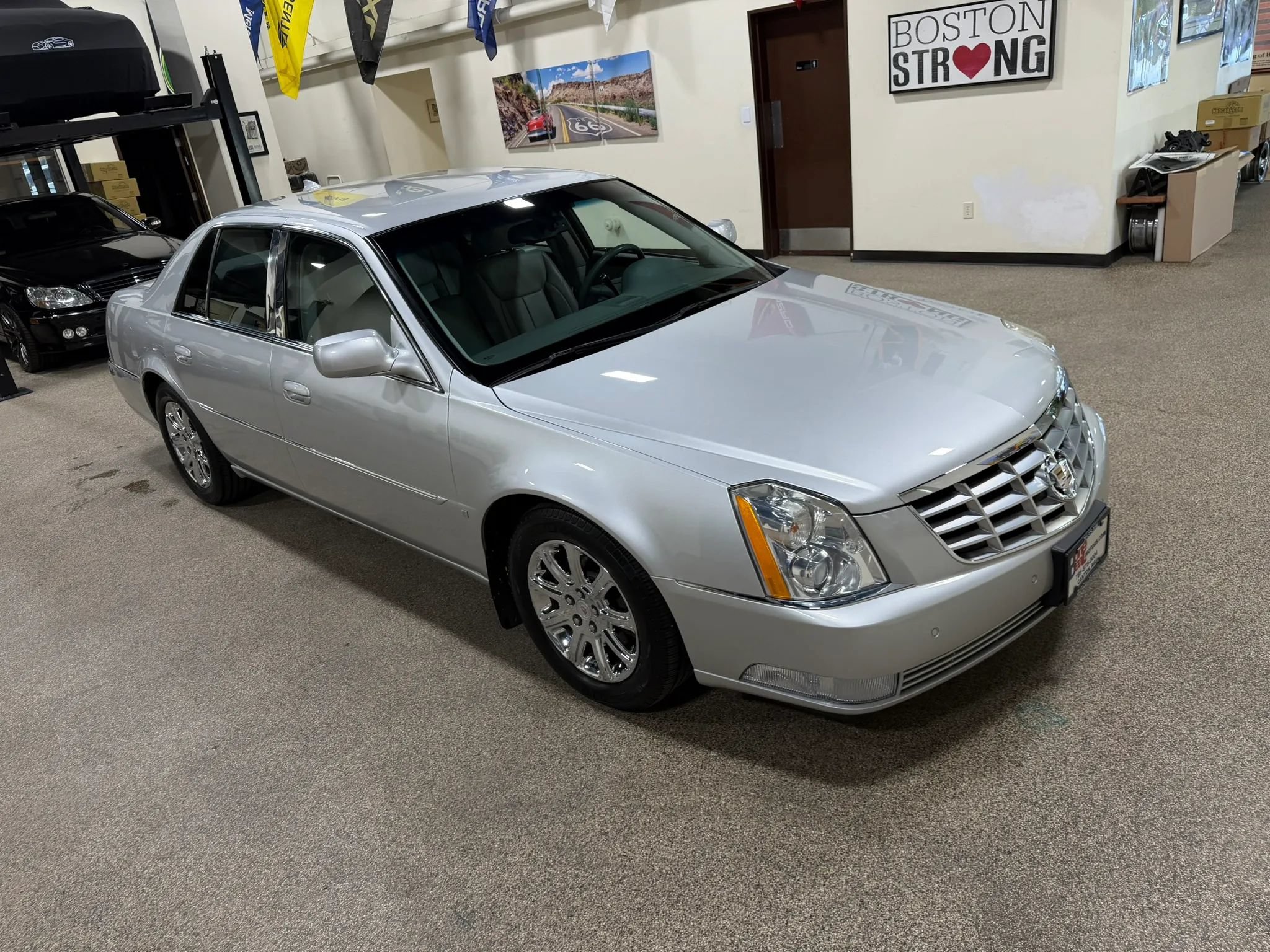 Used 2009 Cadillac DTS w/ Trunk Convenience Package FWD image 13
