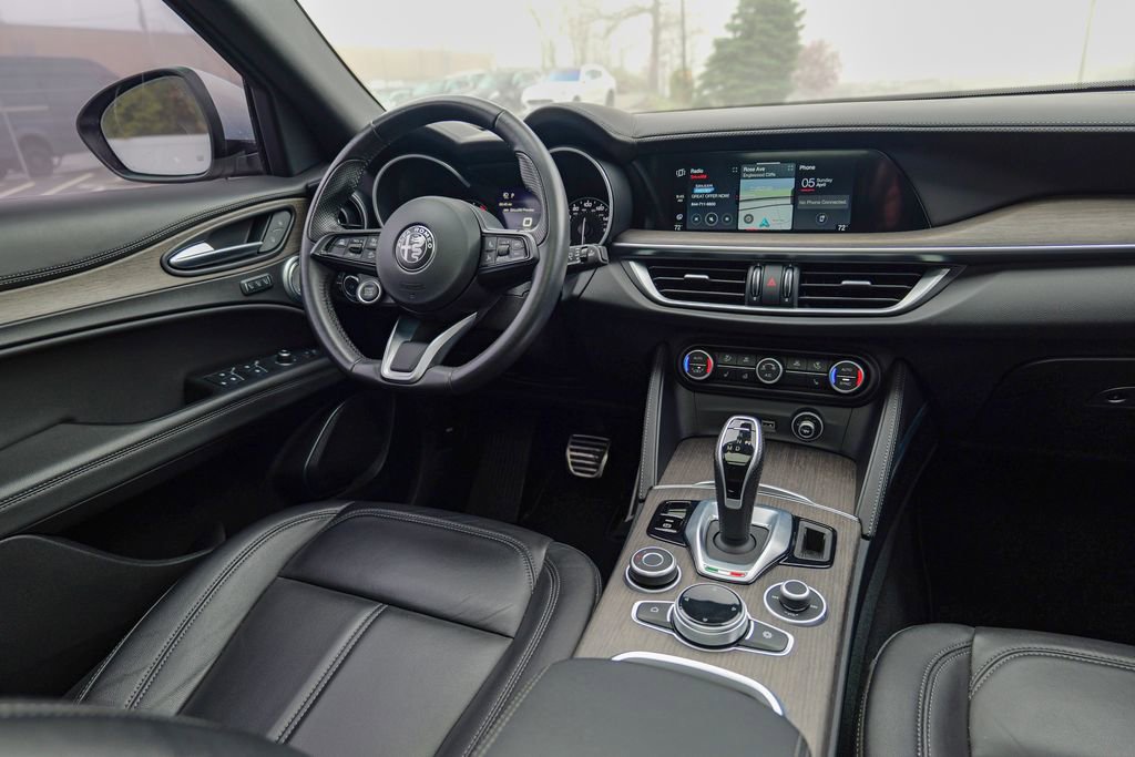Used 2022 Alfa Romeo Stelvio Ti image 44
