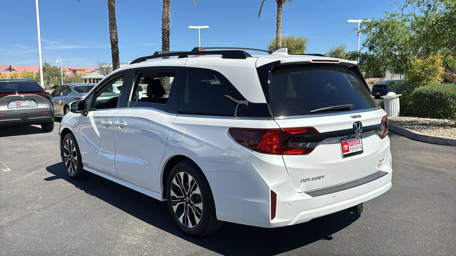 Used 2025 Honda Odyssey Elite image 5