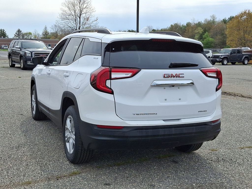 Used 2023 GMC Terrain SLE w/ Driver Convenience Package image 9