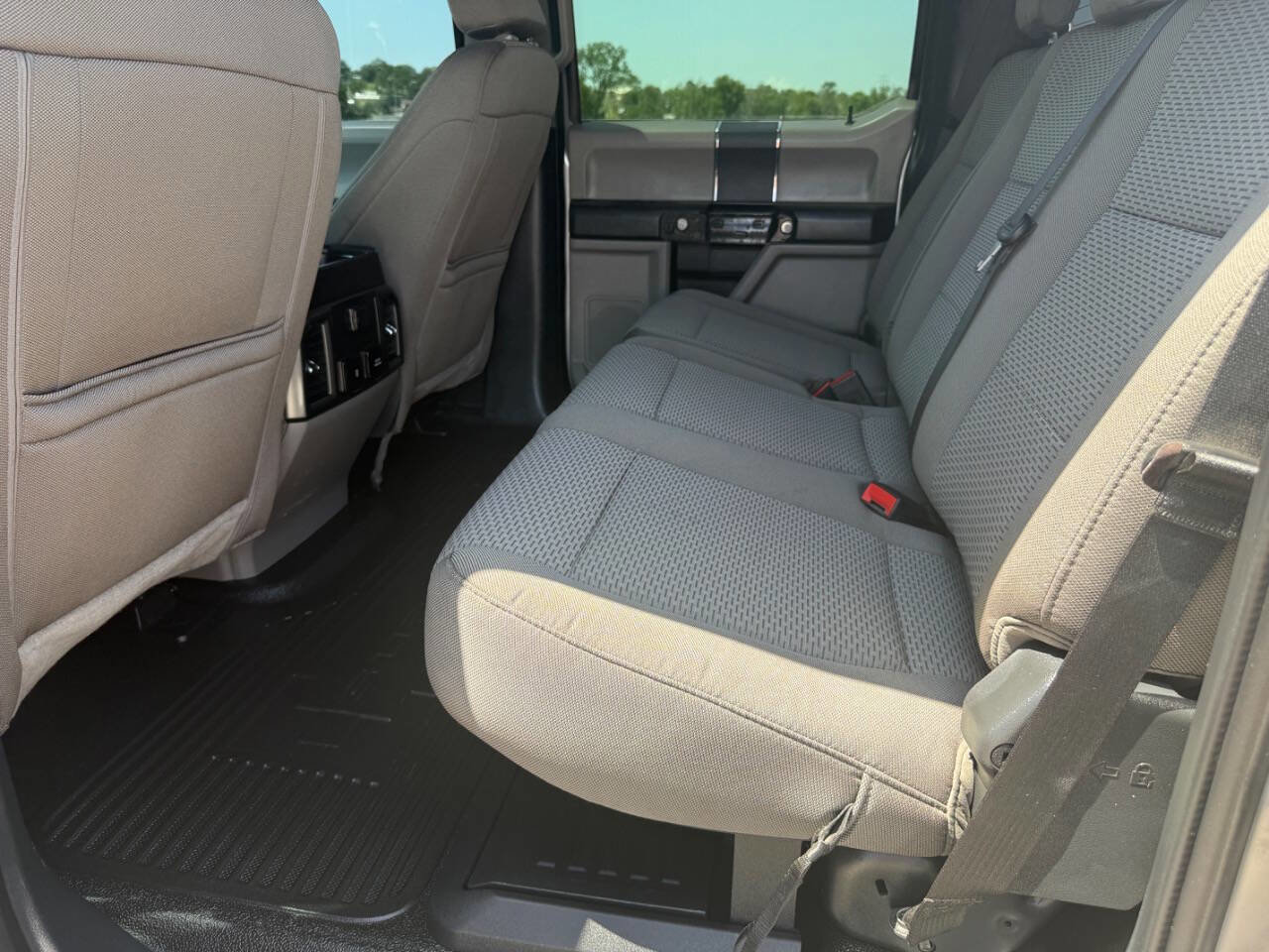 Used 2022 Ford F350 XLT w/ XLT Premium Package AWD/4WD image 32
