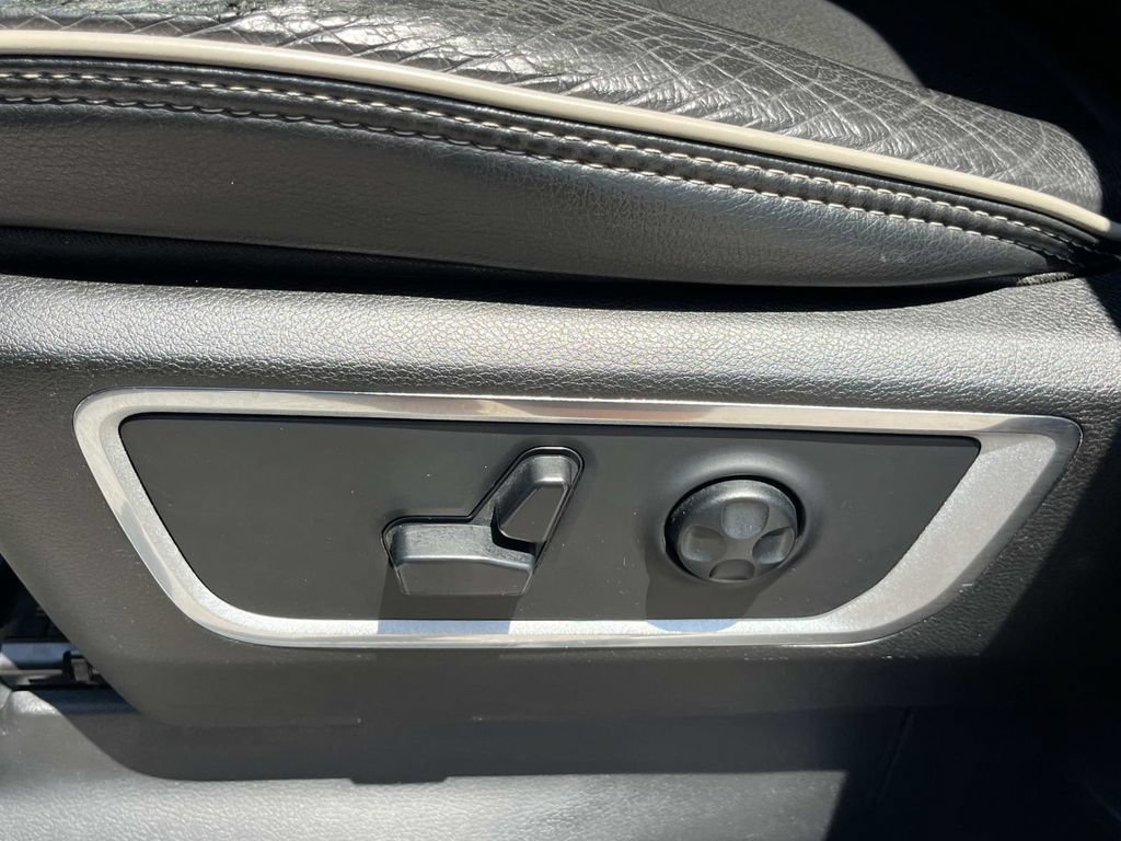 Used 2019 RAM 1500 Laramie w/ Sport Appearance Package AWD/4WD image 32