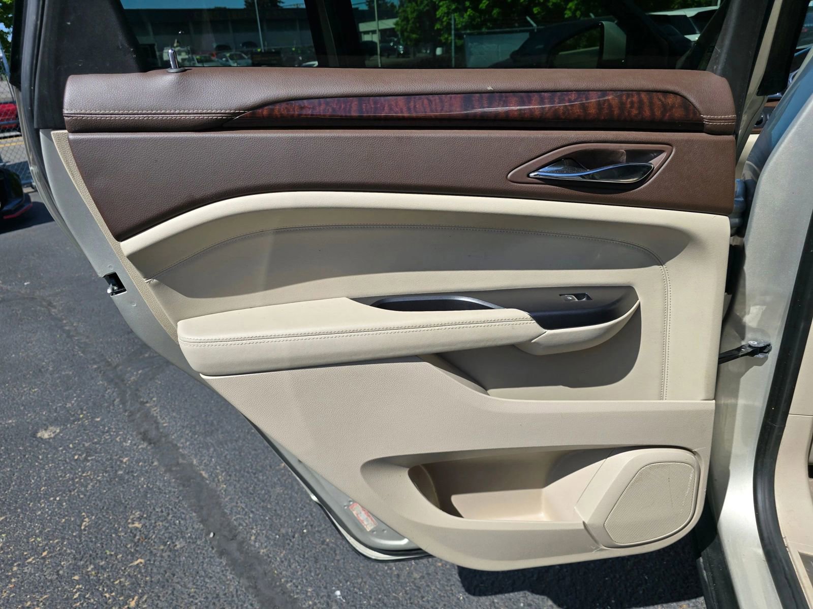 Used 2014 Cadillac SRX Luxury w/ Driver Awareness Package FWD image 16