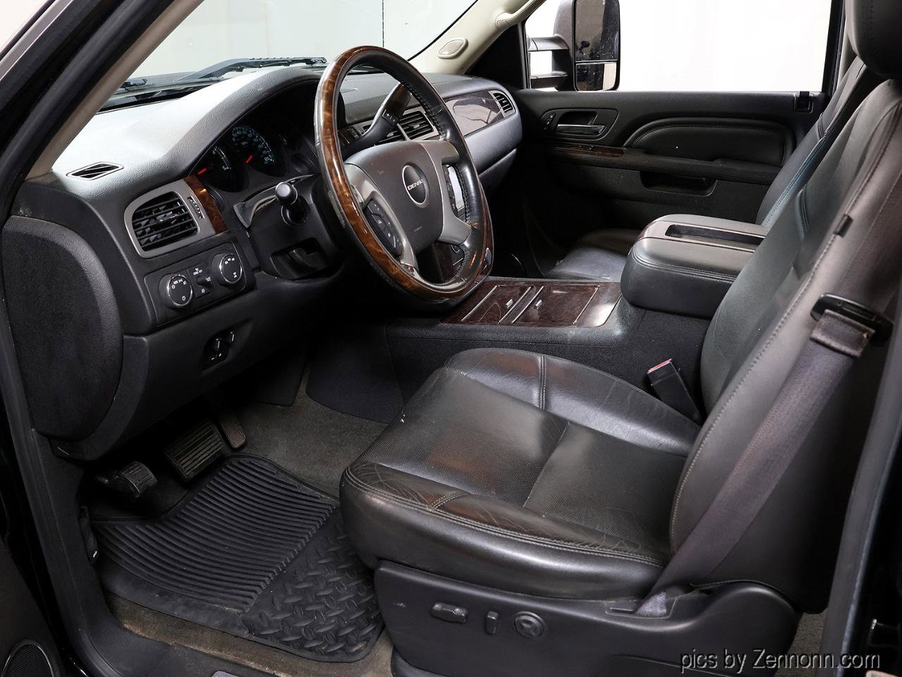 Used 2013 GMC Sierra 2500 Denali w/ Snow Plow Prep Package AWD/4WD image 10