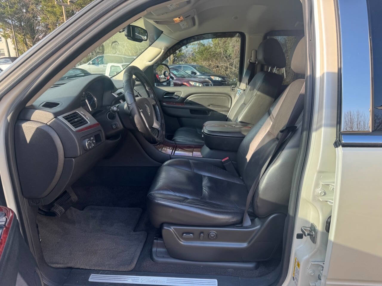 Used 2010 Cadillac Escalade 2WD image 10