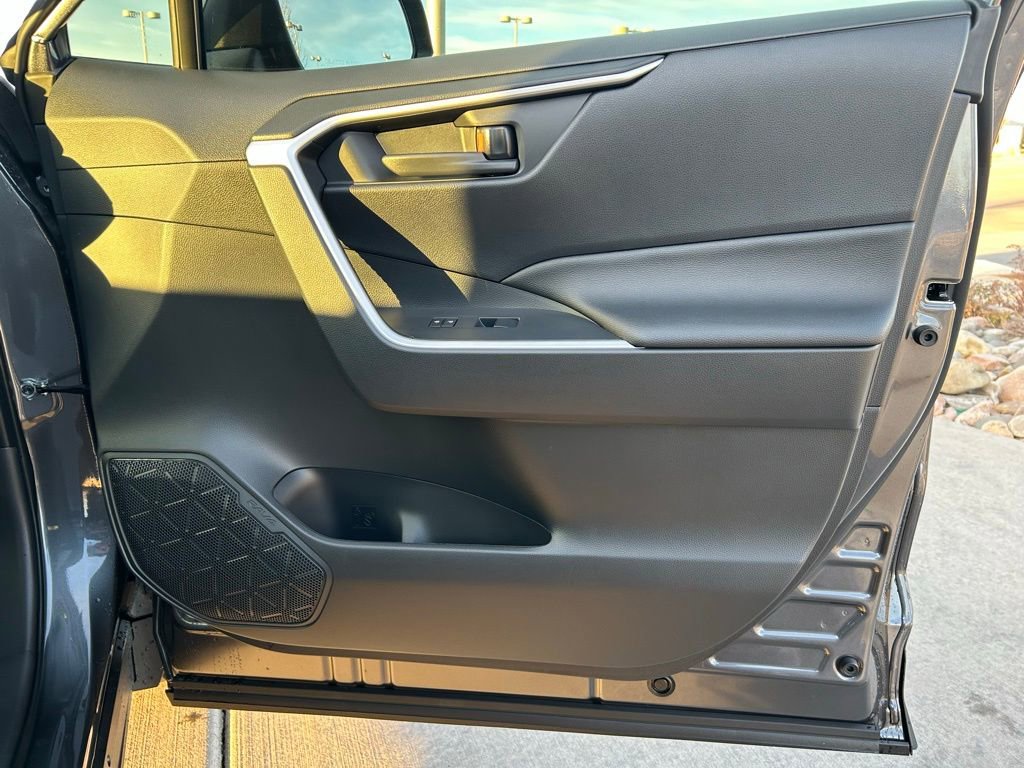 Used 2025 Toyota RAV4 LE image 27