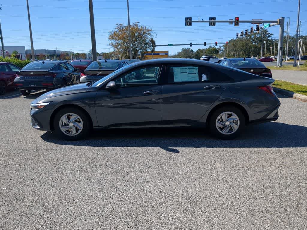 New 2026 Hyundai Elantra SE FWD image 2