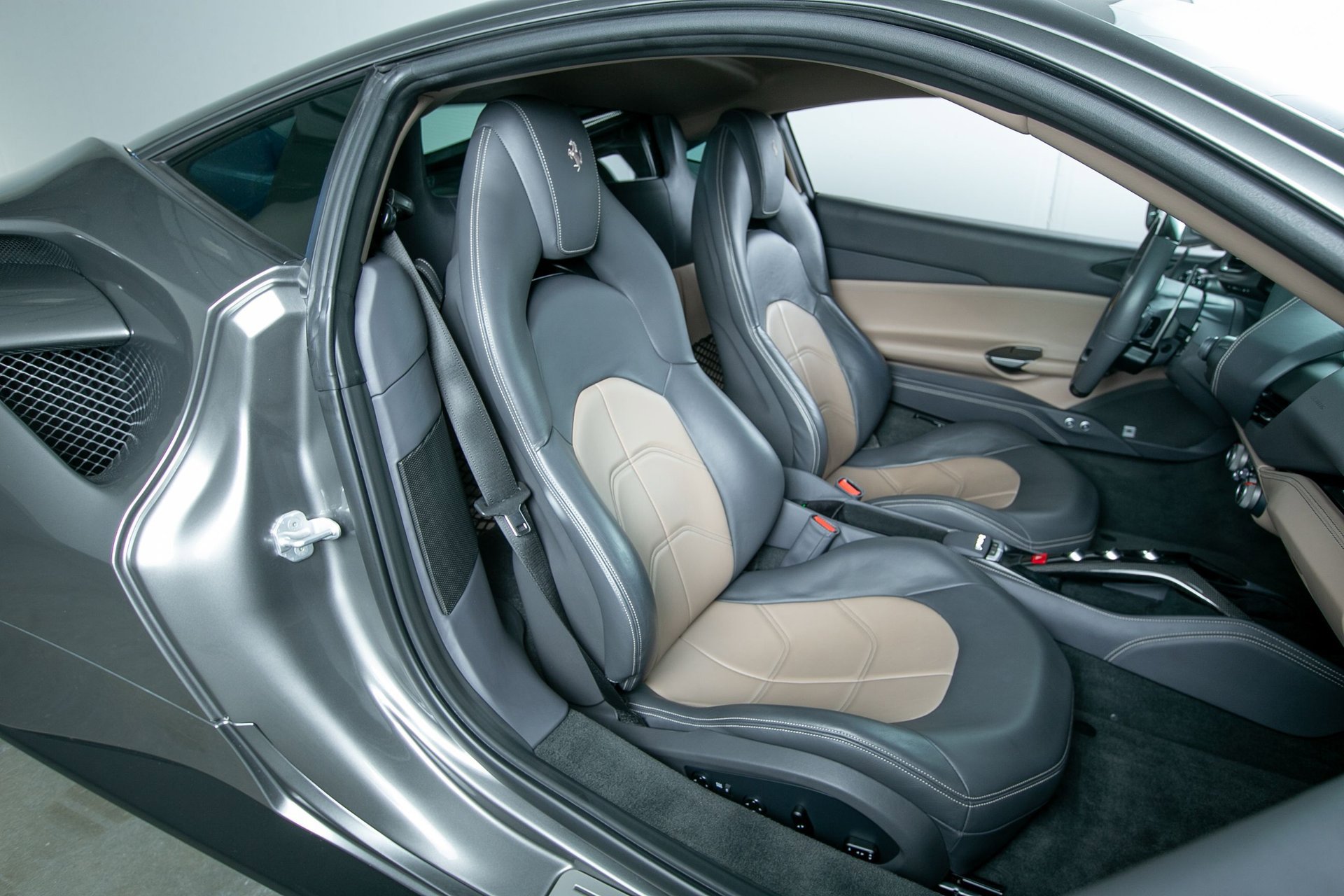 Used 2016 Ferrari 488 GTB image 27