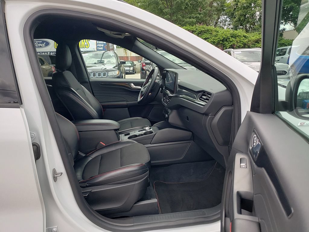 Used 2023 Ford Escape ST-Line w/ Tech Pack #1 AWD/4WD image 19