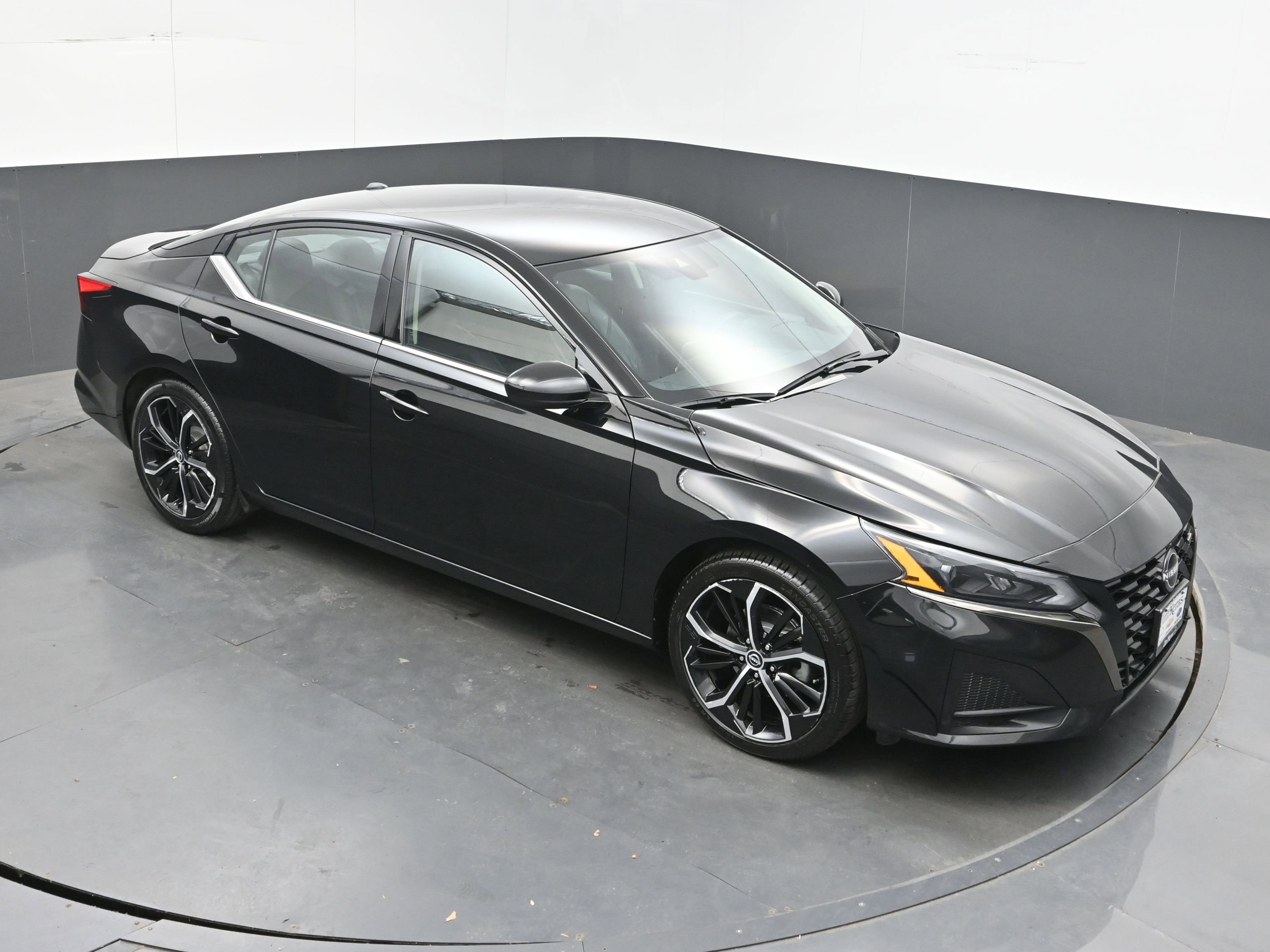 Used 2024 Nissan Altima 2.5 SR FWD image 29