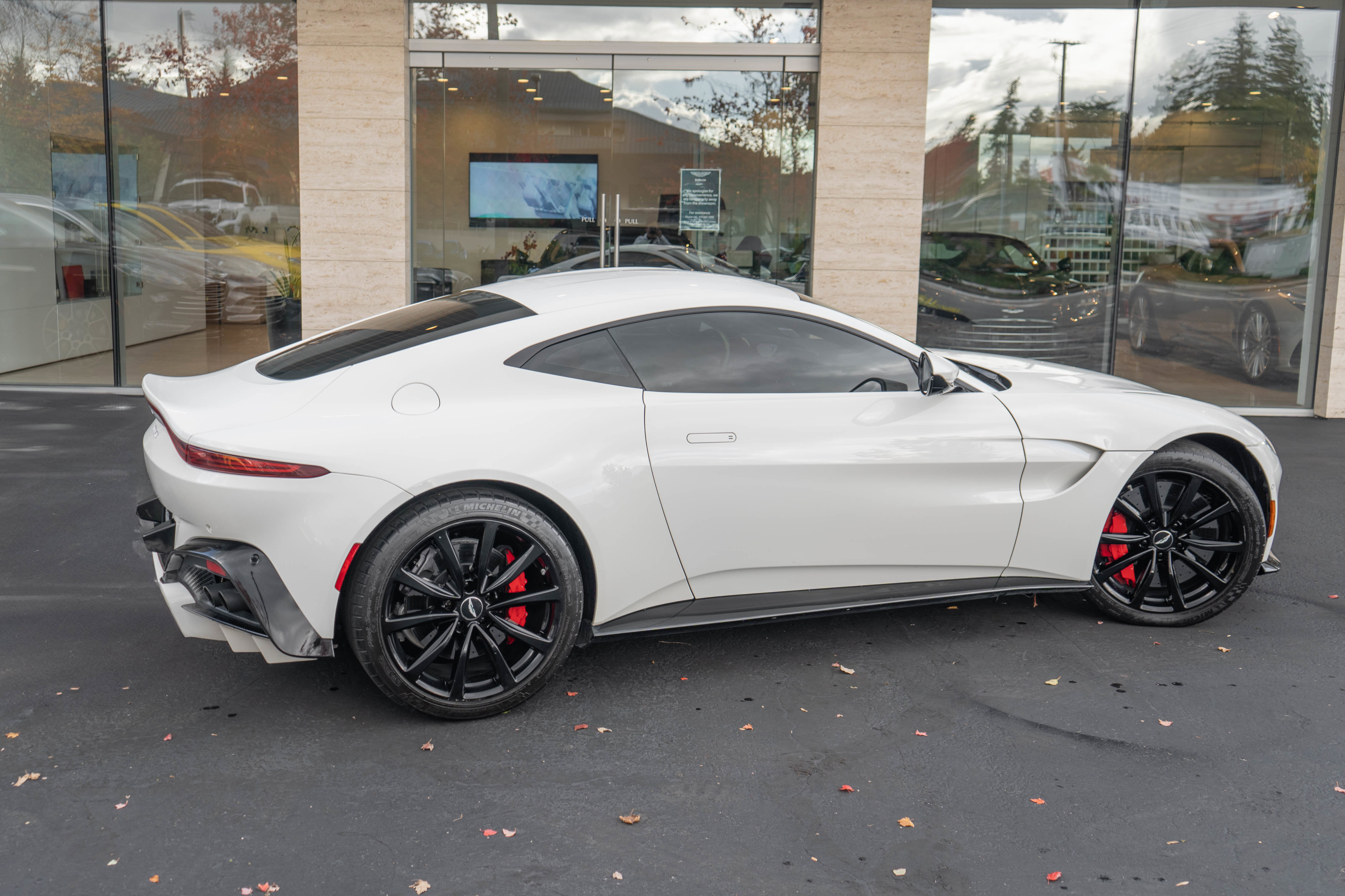 Used 2020 Aston Martin V8 Vantage Coupe RWD image 42
