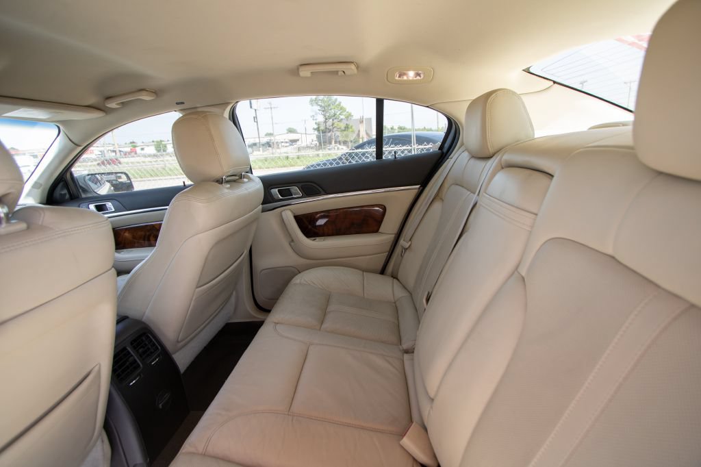 Used 2013 Lincoln MKS FWD image 13