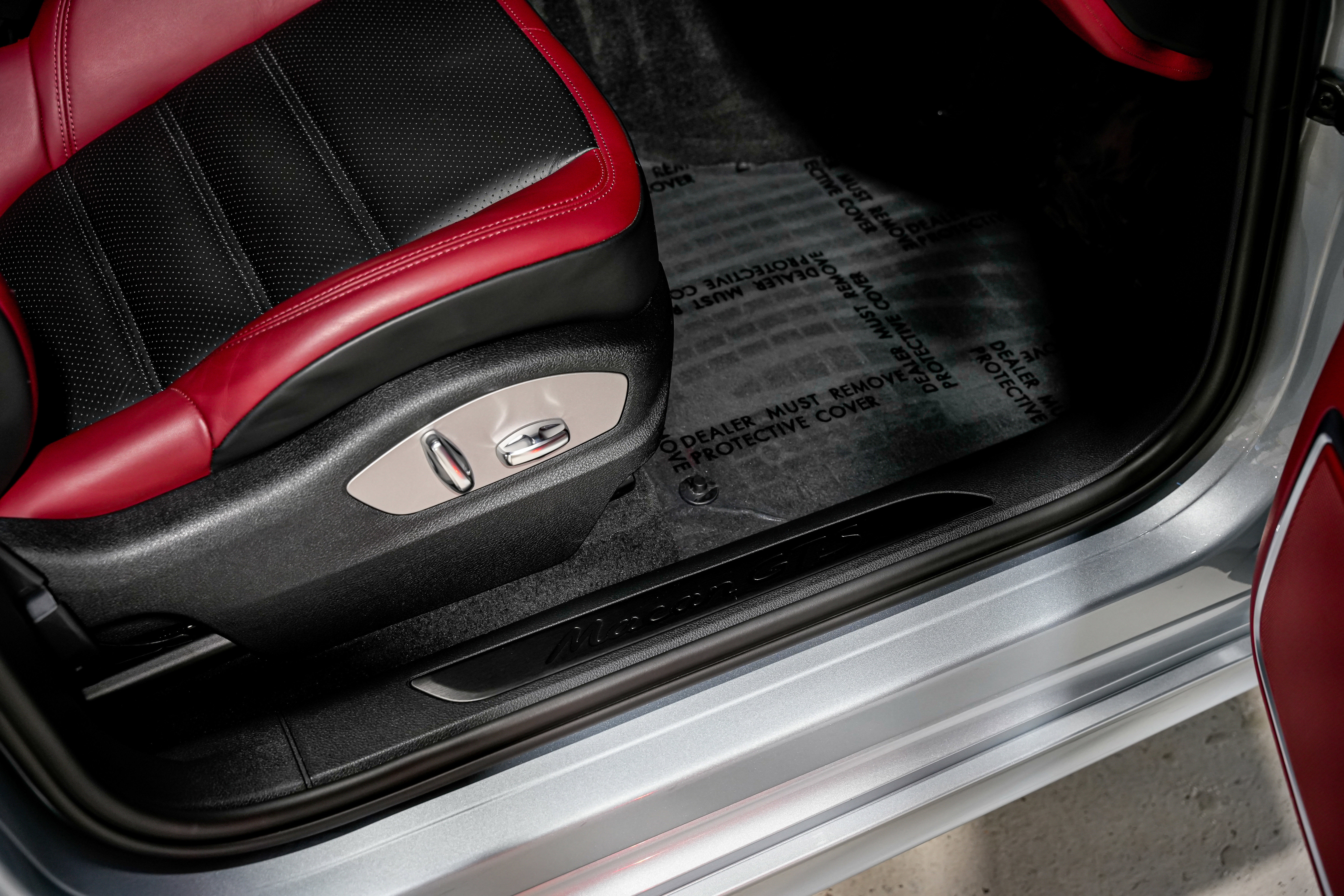 Used 2022 Porsche Macan GTS w/ Sport Chrono Package image 26
