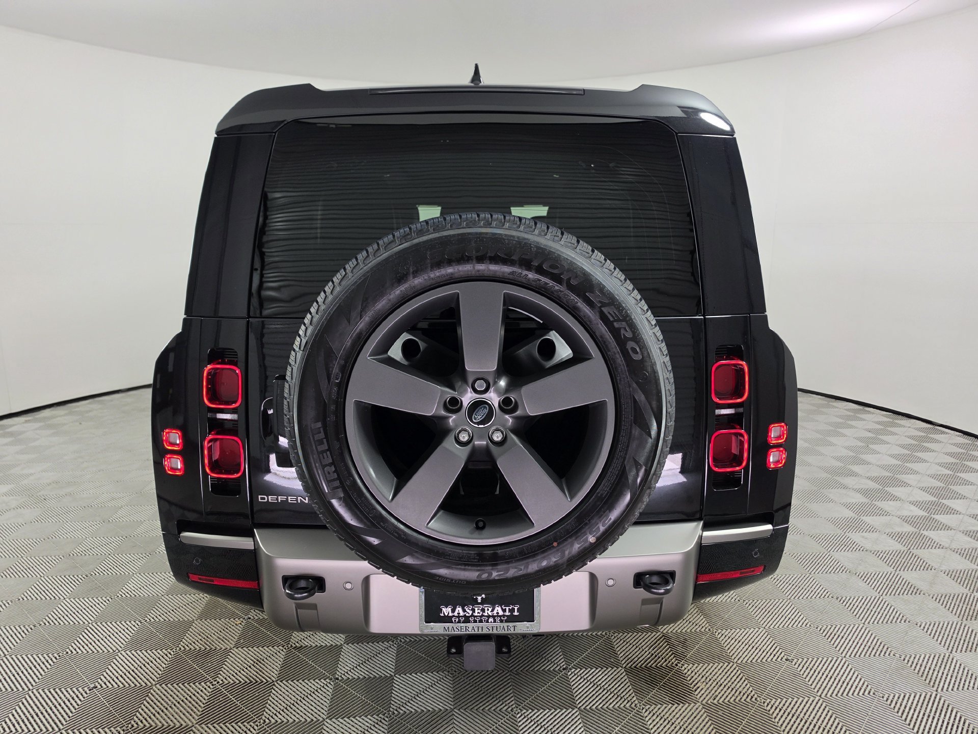 Used 2025 Land Rover Defender 130 X-Dynamic SE AWD/4WD image 37