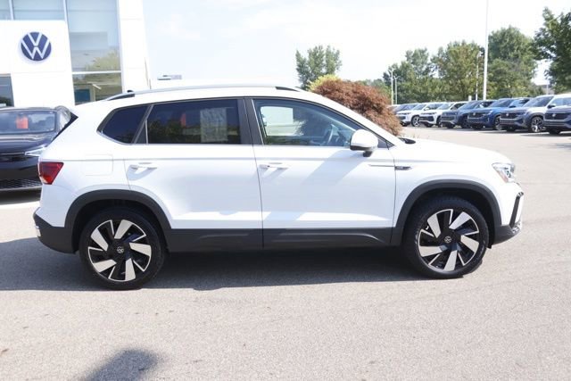 Used 2024 Volkswagen Taos SEL image 2