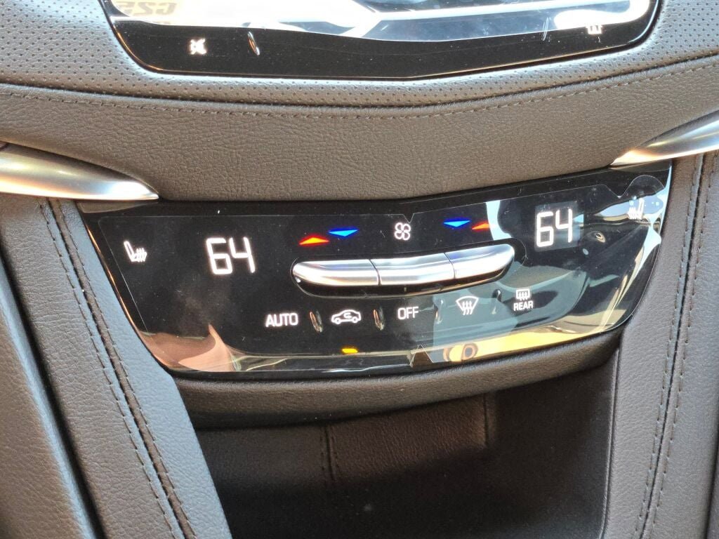 New 2025 Cadillac XT5 Luxury image 33