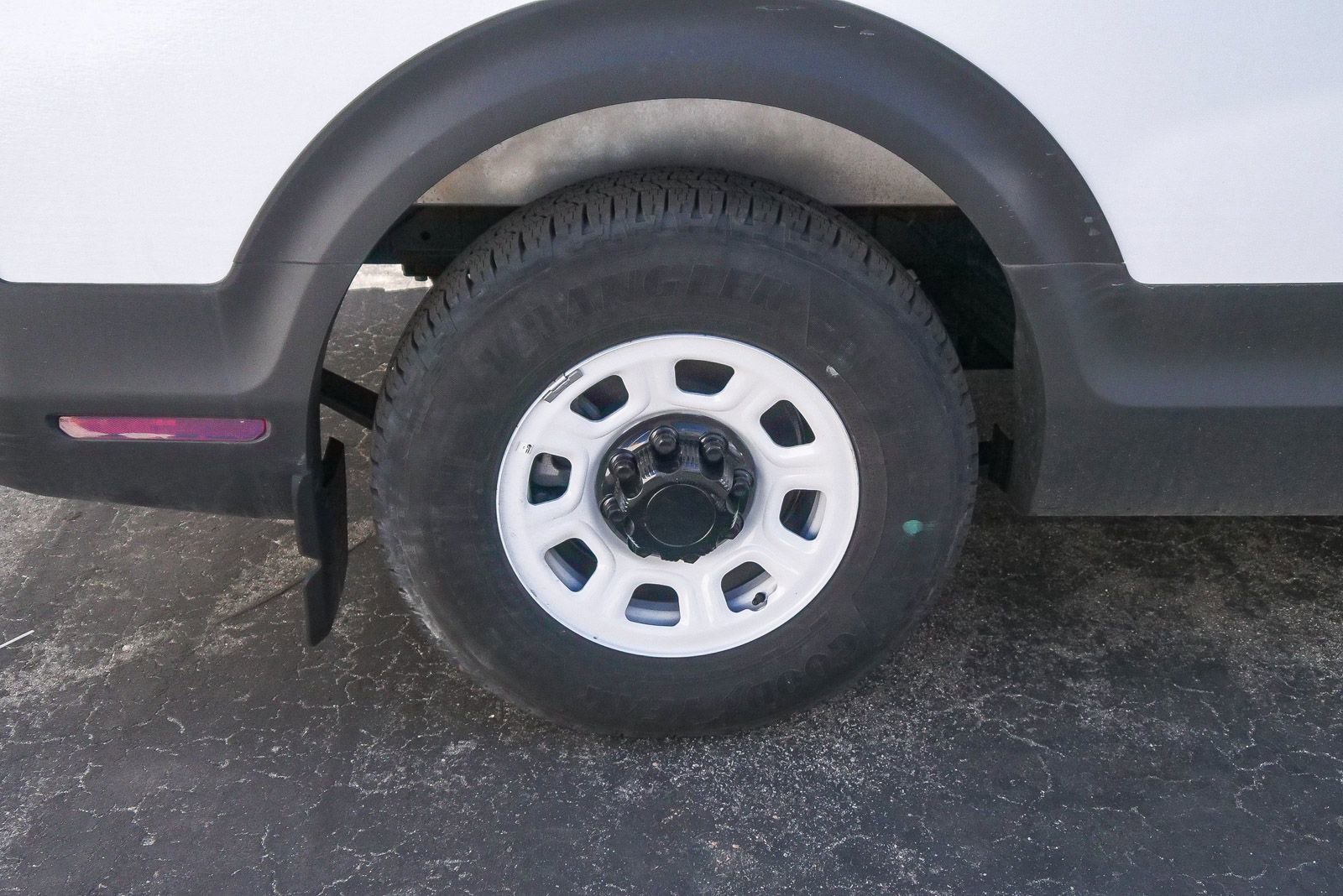 Used 2024 Chevrolet Brightdrop 400 w/ Commercial Equipment Package AWD/4WD image 6