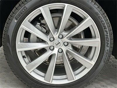 Certified 2025 Volvo XC90 B5 Plus w/ Protection Package Premier image 10