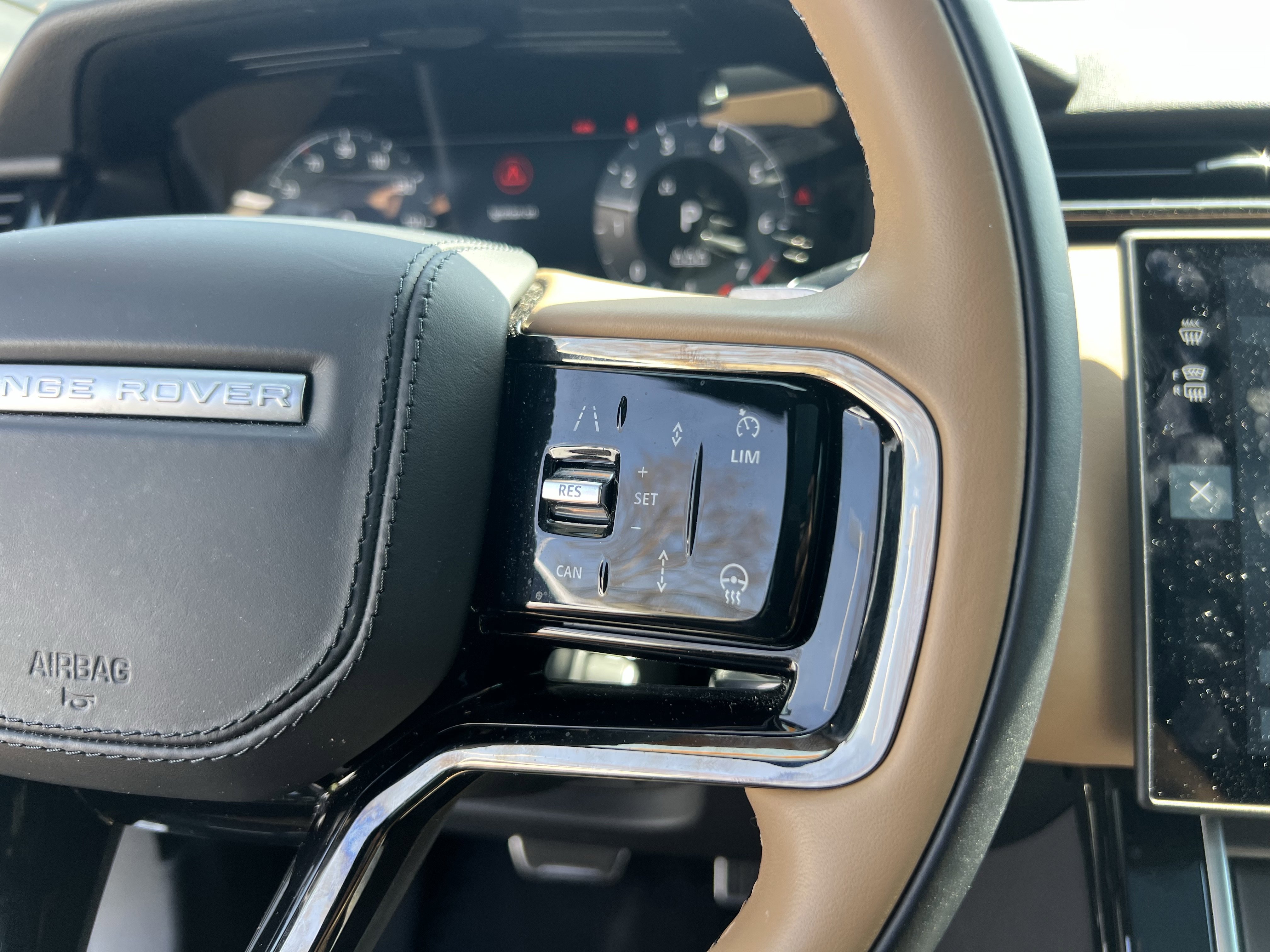 Certified 2025 Land Rover Range Rover Velar Dynamic HSE AWD/4WD image 21