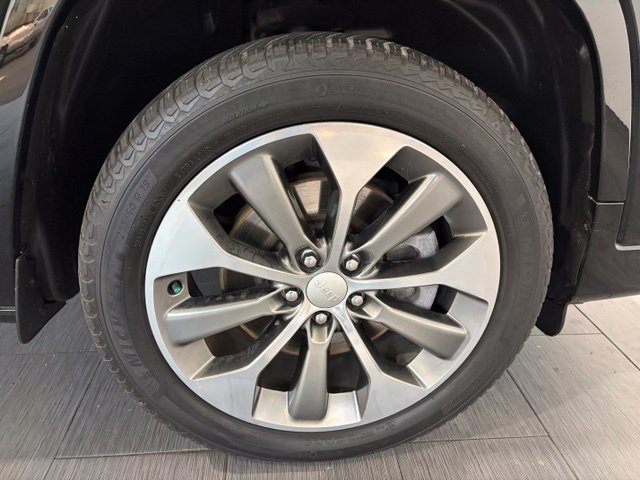 Used 2019 Jeep Cherokee Overland AWD/4WD image 25