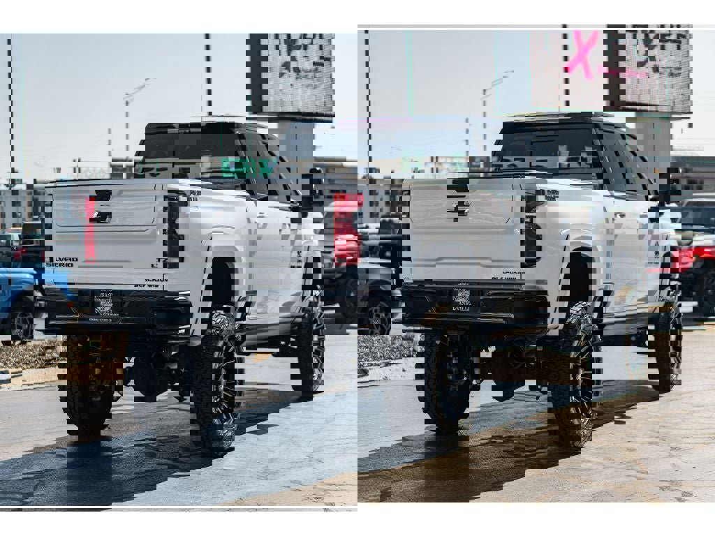 Used 2025 Chevrolet Silverado 2500 LTZ w/ Trail Boss Package image 4