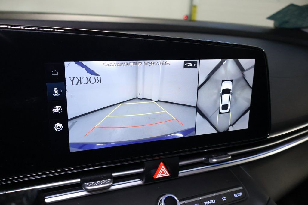 Used 2024 Hyundai Elantra Limited image 29