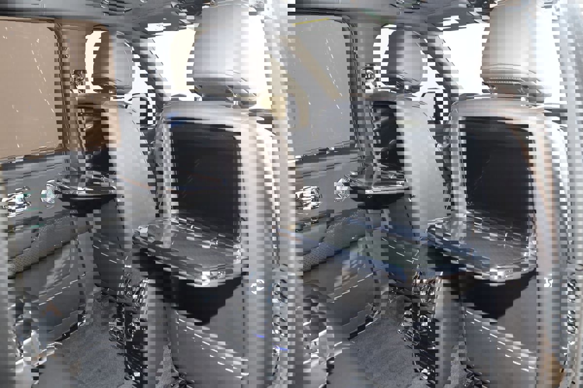 Used 2024 Rolls-Royce Cullinan Black Badge image 21