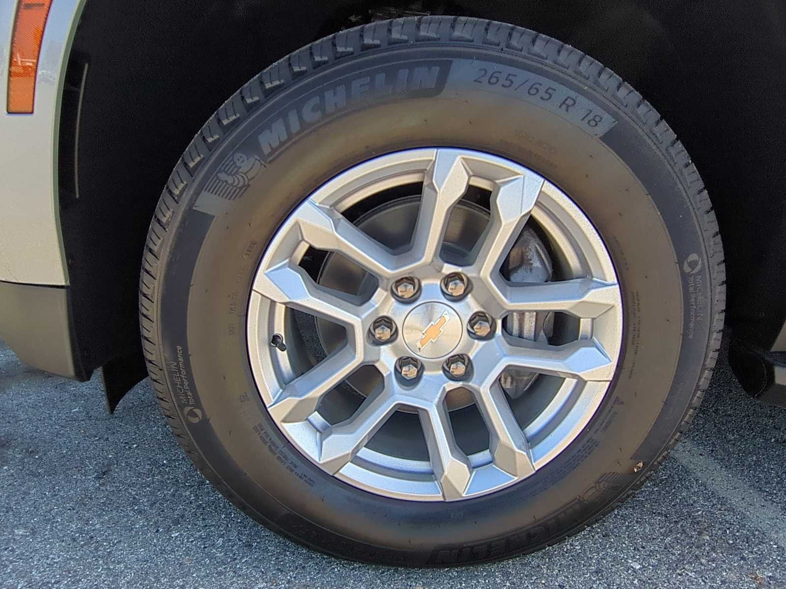 New 2026 Chevrolet Suburban LS RWD image 29