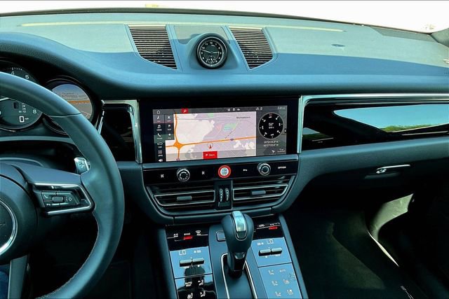 Used 2026 Porsche Macan image 15