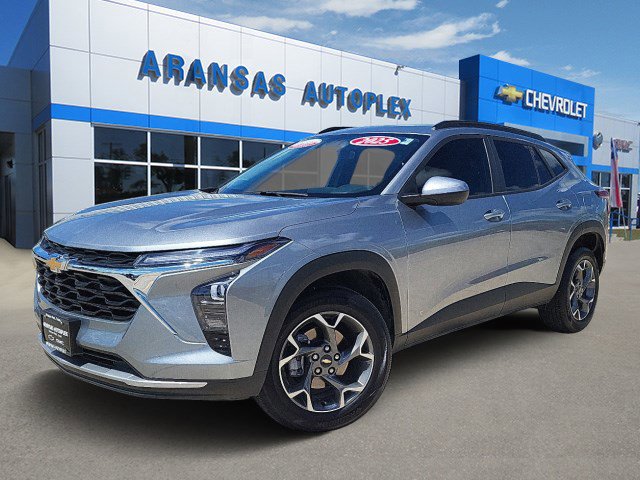 Used 2025 Chevrolet Trax LT w/ Driver Confidence Package image 1