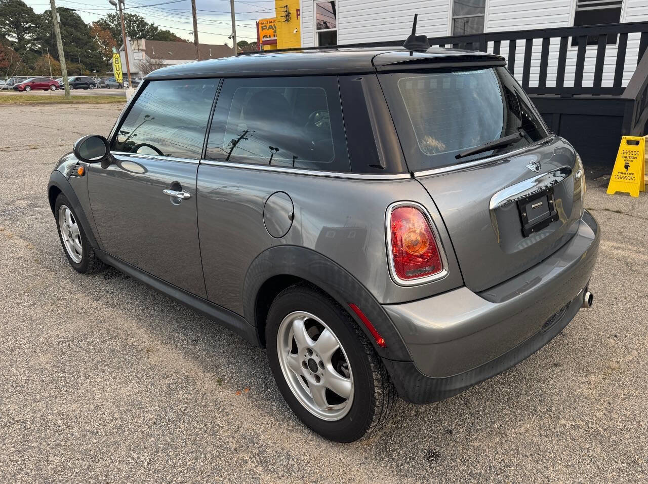 Used 2010 MINI Cooper Hardtop image 5