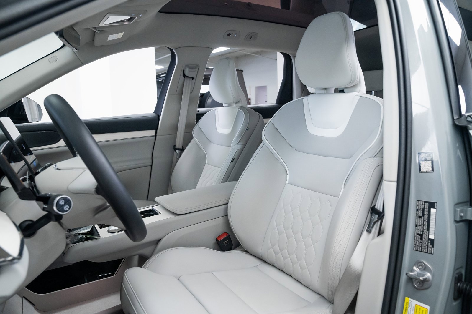 Used 2025 Volvo EX90 Ultra image 18