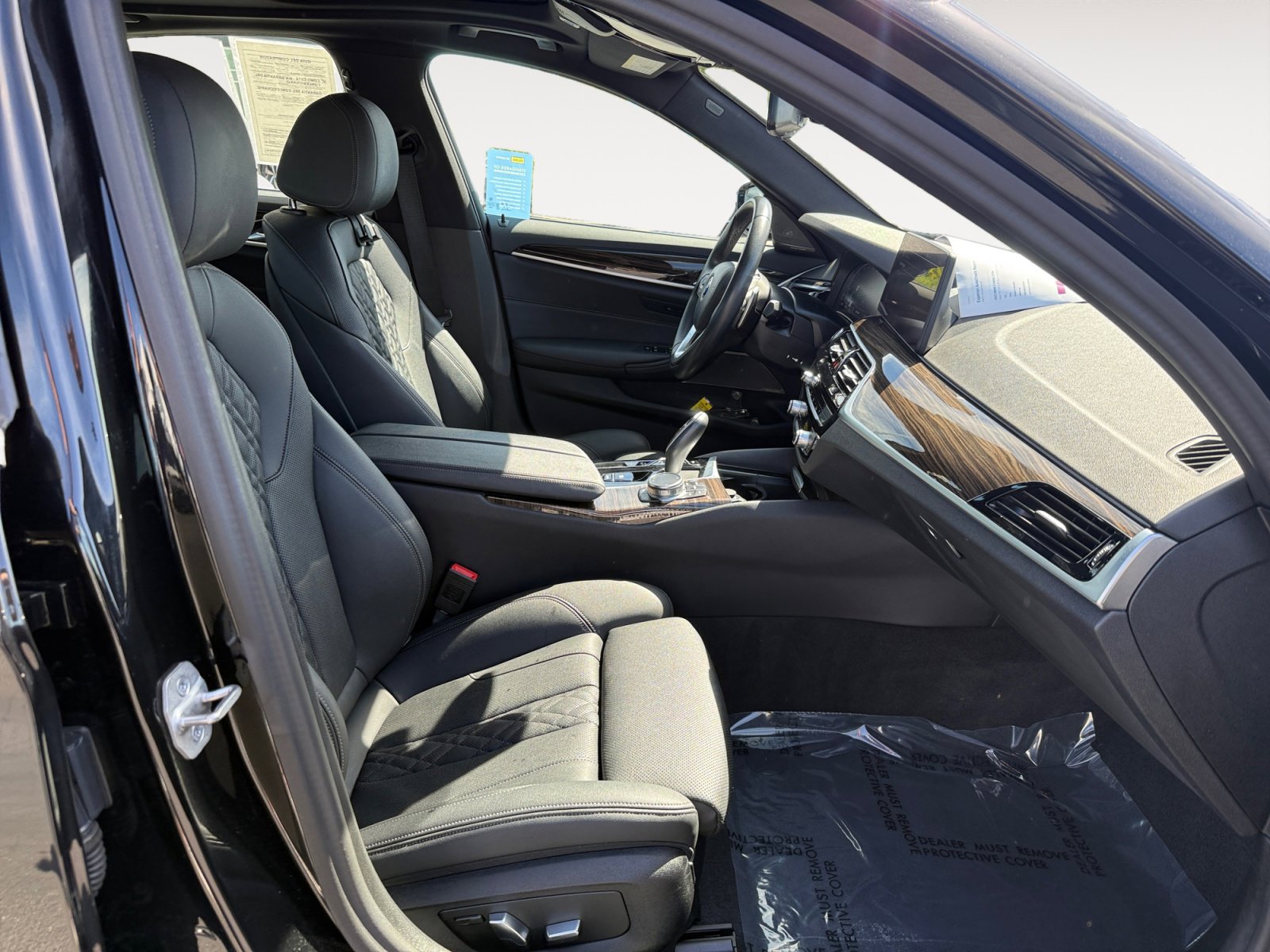 Used 2023 BMW 530e w/ Premium Package image 19