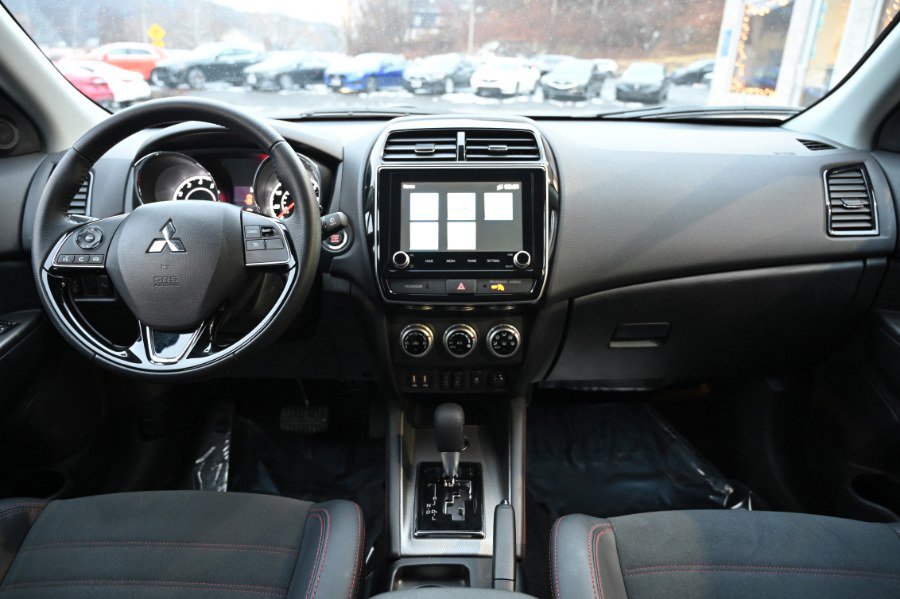 Used 2025 Mitsubishi Outlander Sport SE image 12
