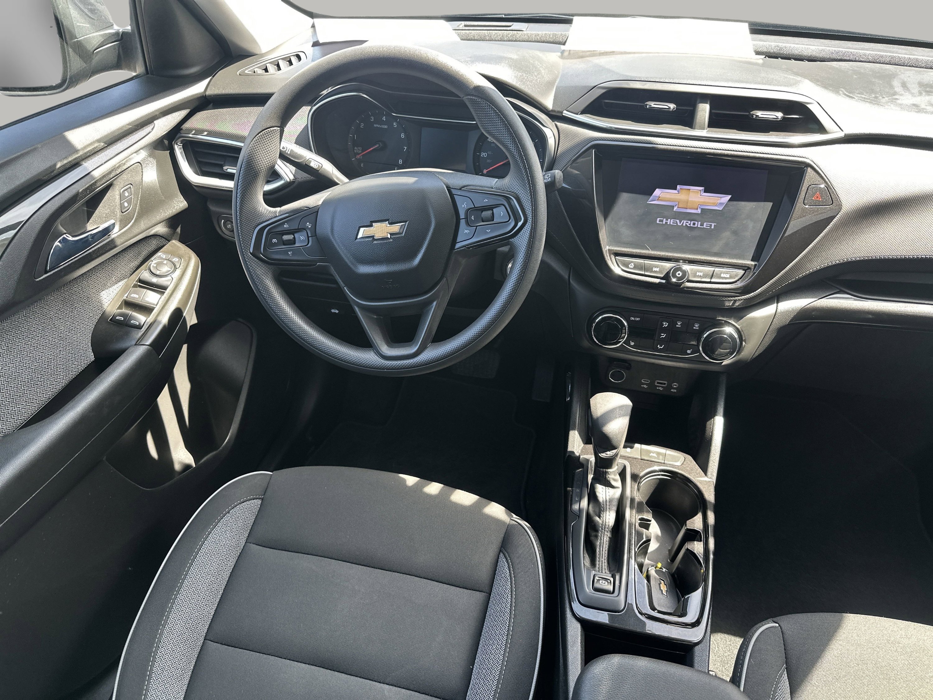 Used 2022 Chevrolet TrailBlazer LT w/ Convenience Package image 11