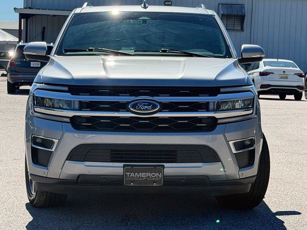 Used 2022 Ford Expedition Limited RWD image 2